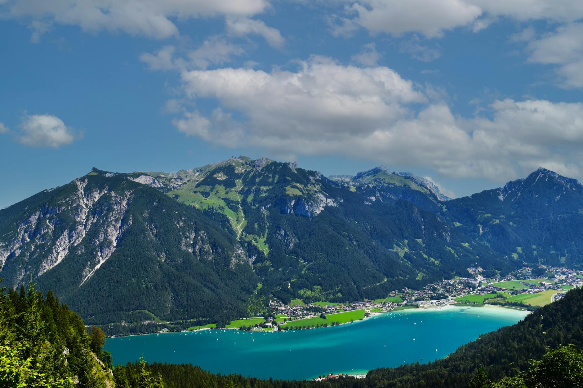 Blick über den Achensee mit den Bergen des Karwendel